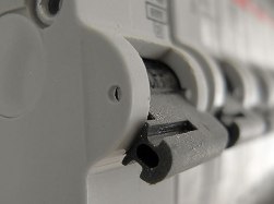 Как заменить автоматический выключатель в электрощите 