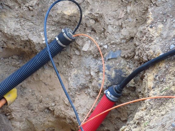 Пример герметизации труб для прокладки кабеля в земле