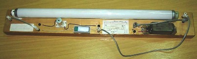 Люминесцентная лампа включенная с помощью дросселя и стартера