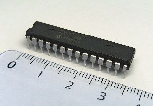 Микроконтроллер Atmel AVR ATmega8 в корпусе DIP