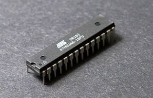 16-битный 28-pin PDIP PIC24 микроконтроллер