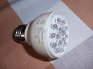 Cамодельная светодиодная лампа, выполненная из отдельных светодиодов