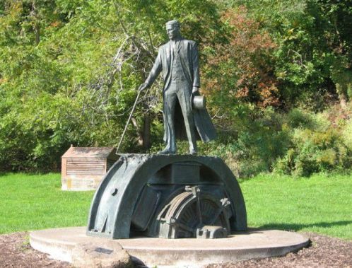 Памятник Николе Тесле в Ниагара Фолс (Канада)
