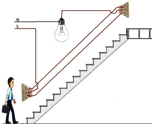 Управление освещением из двух мест на лестнице