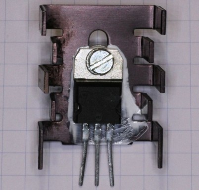 Силовой транзистор на радиаторе