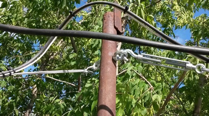 Крепление кабеля на улице