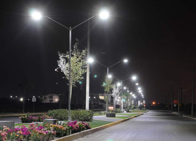 Газоразрядные и светодиодные лампы для улиц и промышленных помещений - сравнение, достоинство и недостатки 