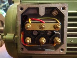 Как выбрать конденсаторы для запуска однофазного и трехфазного электродвигателя в сеть 220 В 