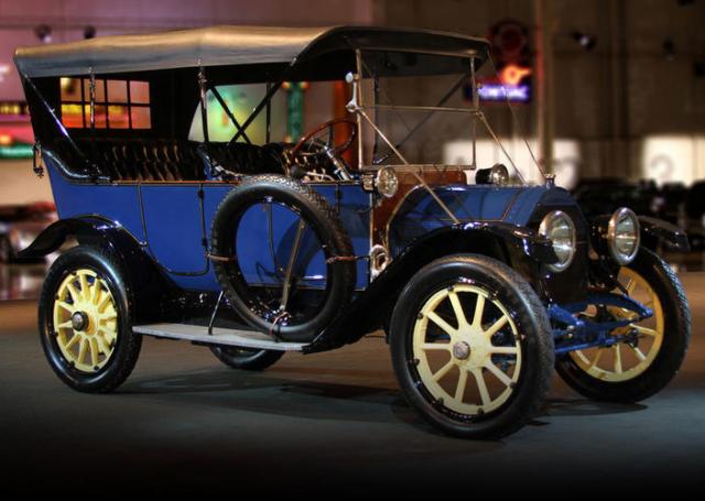 Автомобиль Cadillac 1912 года, оснащенный электрическим стартером