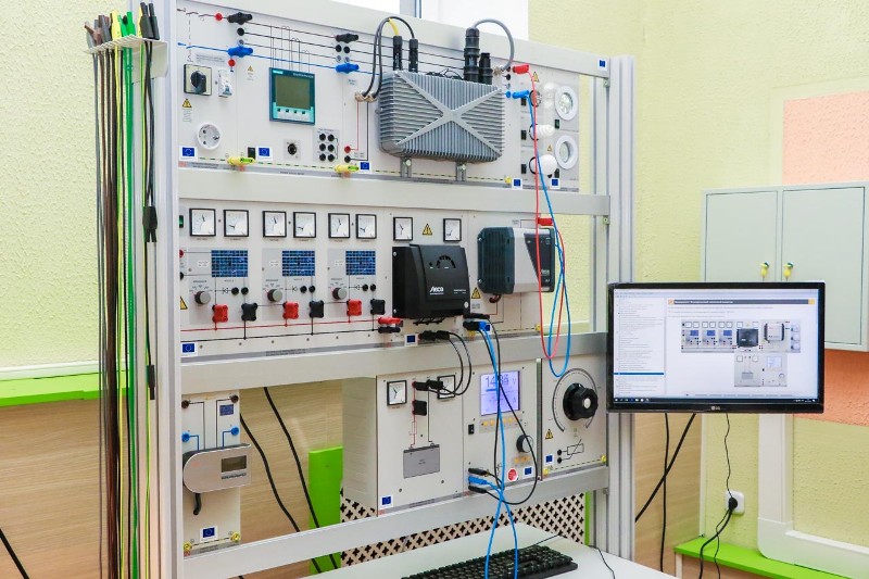 Немецкий лабораторный стенд по изучению работы солнечной электростанции