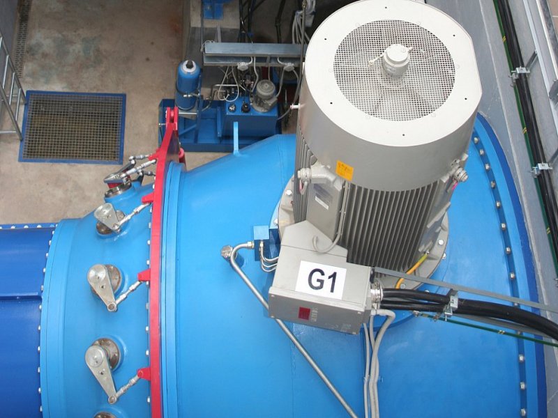 Электродвигатель в режиме генератора на малой гидроэлектростанции
