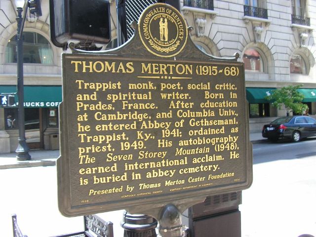 Мемориальная доска в честь Т. Мертона в центре Луисвилля