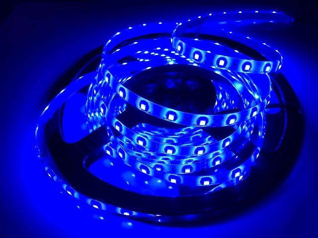 Светодиодная лента синего цвета свечения 3528 60LED, 4,8W, 12V, IP65 