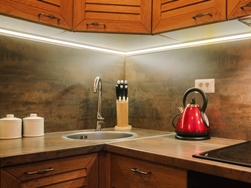 Подсветка на кухне под шкафами