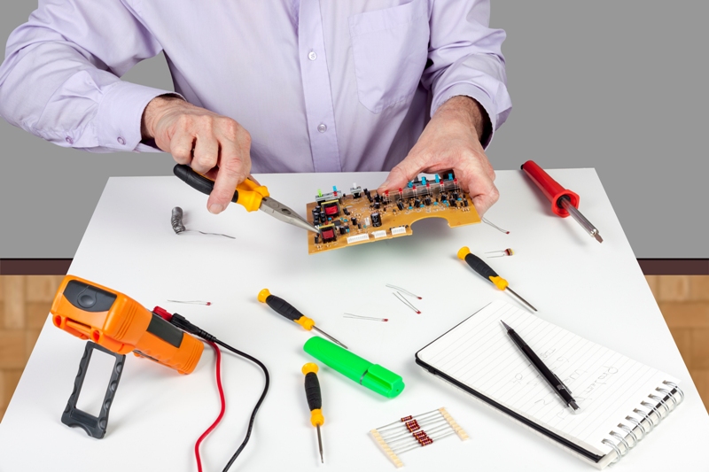 Обучение ремонту электронных приборов и устройств