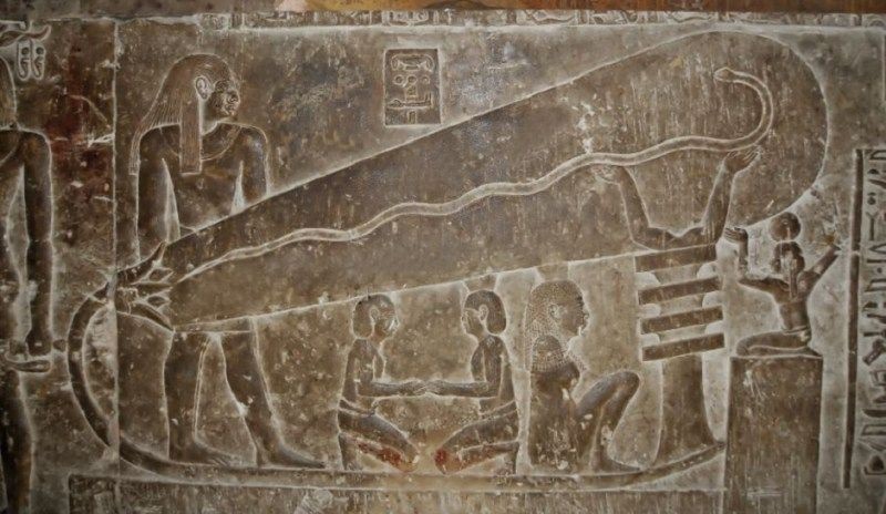 Изображение электрической лампы на стене египетского храма